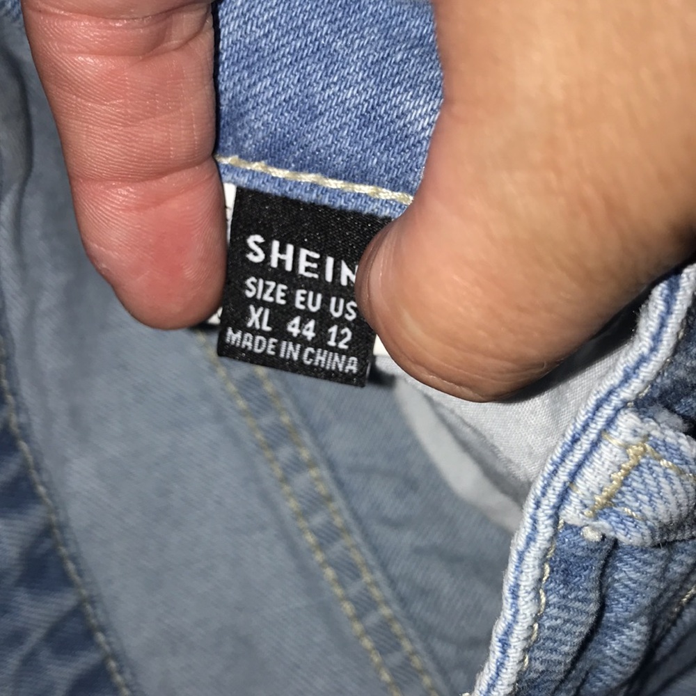 Shein Lightwash Blue Jeans - Picture 3 of 5
